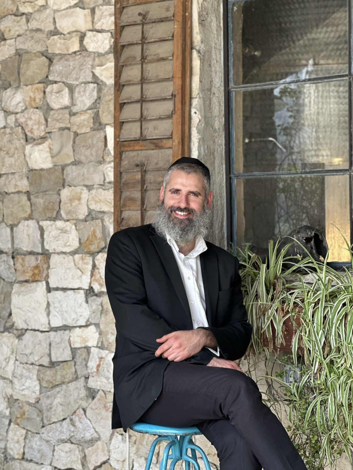 הרב מאור מאיר אוחנה קורא, תחת קשתות אבן